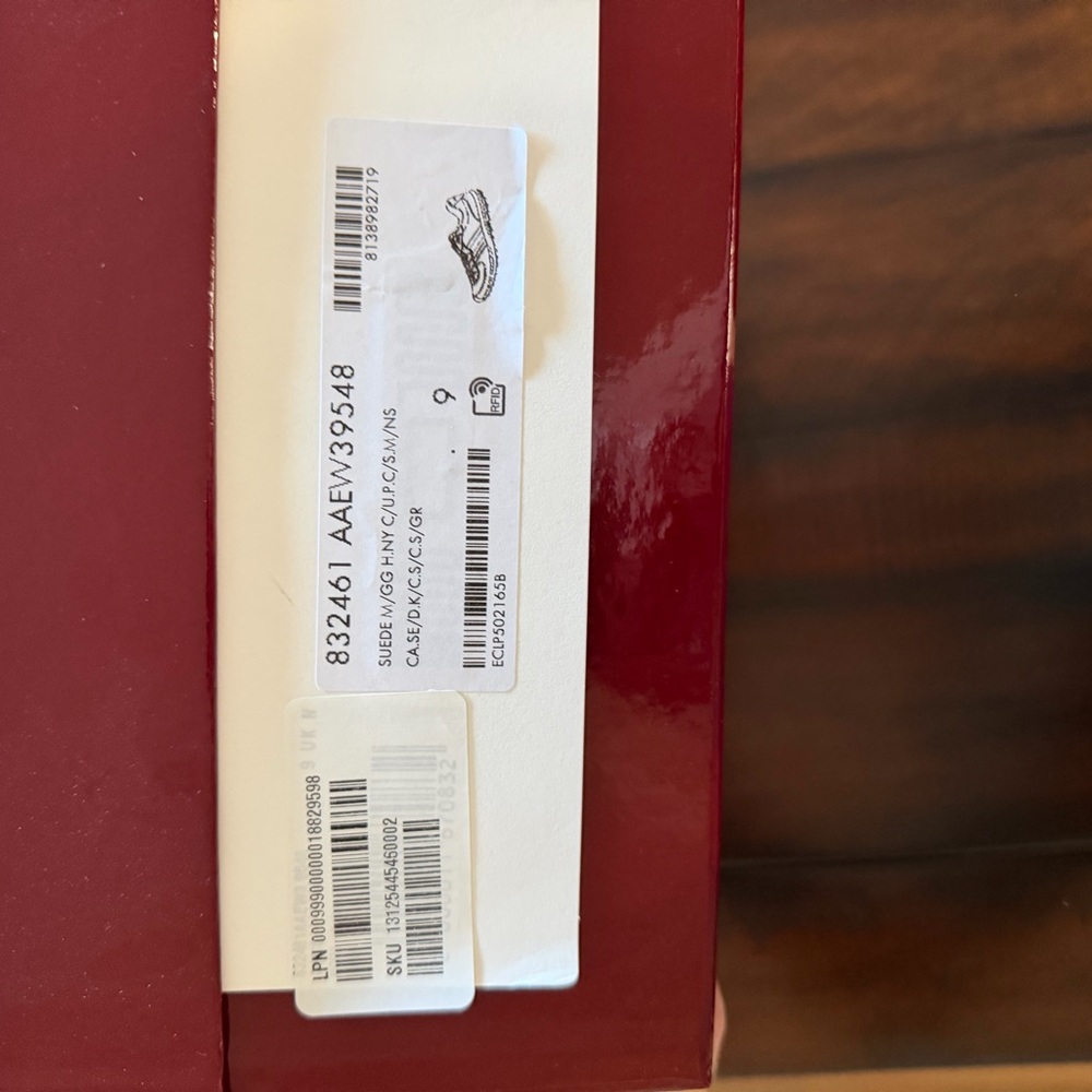 Gucci Glossy Red Packaging - Picture 3 of 10